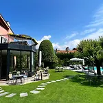 Appart hôtel Costantina With Heated Pool