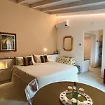 Costantina With Heated Pool Aparthotel