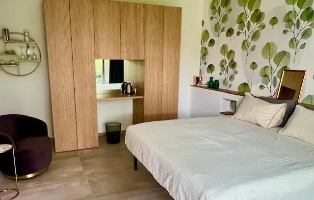 Costantina With Heated Pool