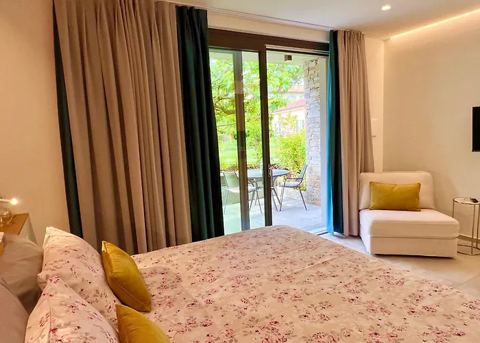 Hotel apartamentowy Costantina With Heated Pool Cannobio