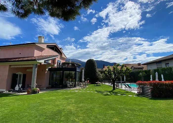 Costantina With Heated Pool Aparthotel Cannobio